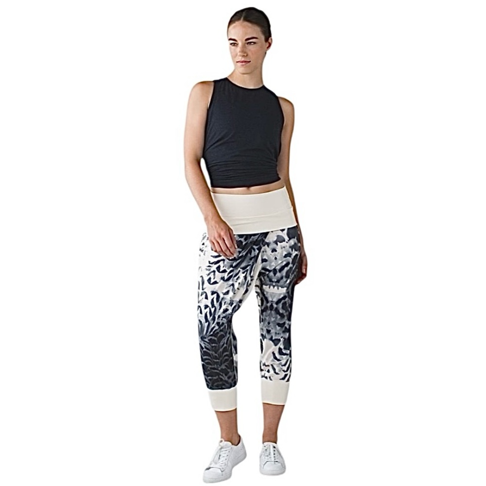 Lululemon Dance To Yoga Adjustable Rise Roll Down Relaxed Fit Pants Size 4